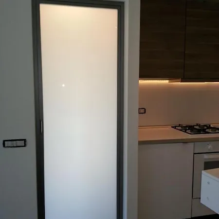 Design Flat And Private Garden Apartman