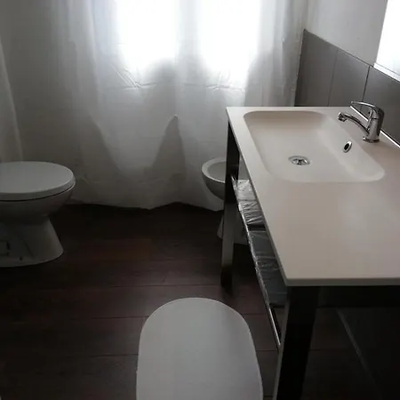 Design Flat And Private Garden Apartman
