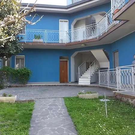 Design Flat And Private Garden Apartman Opera